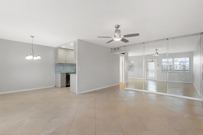 Building Photo - 3038 Cornwall B