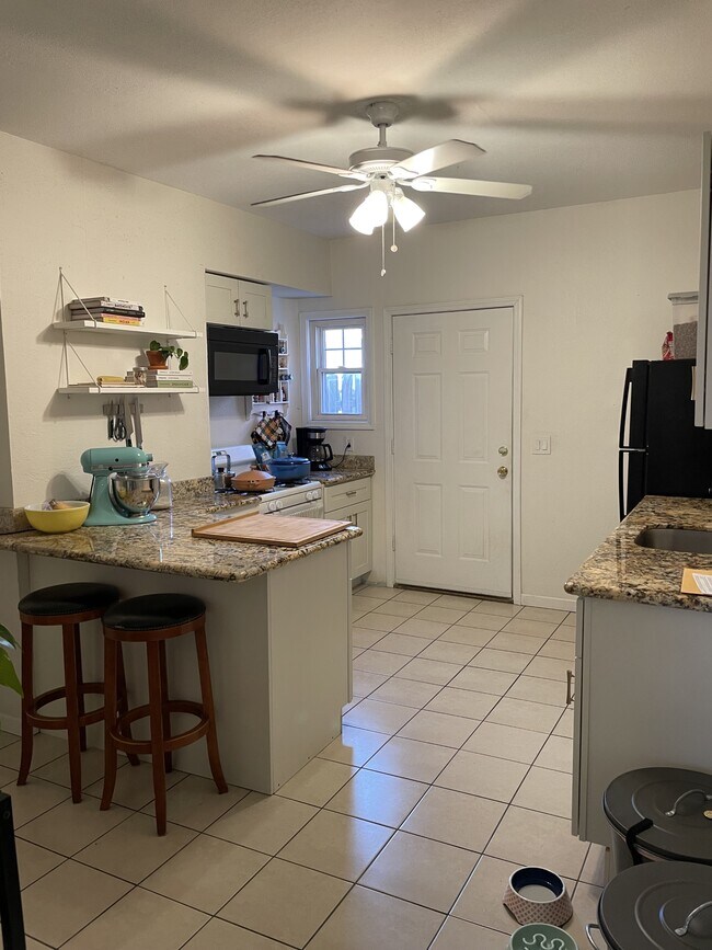 Building Photo - 23 Hays St