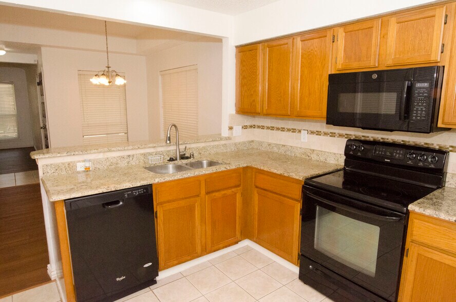 Building Photo - 1801 W Spring Creek Pky