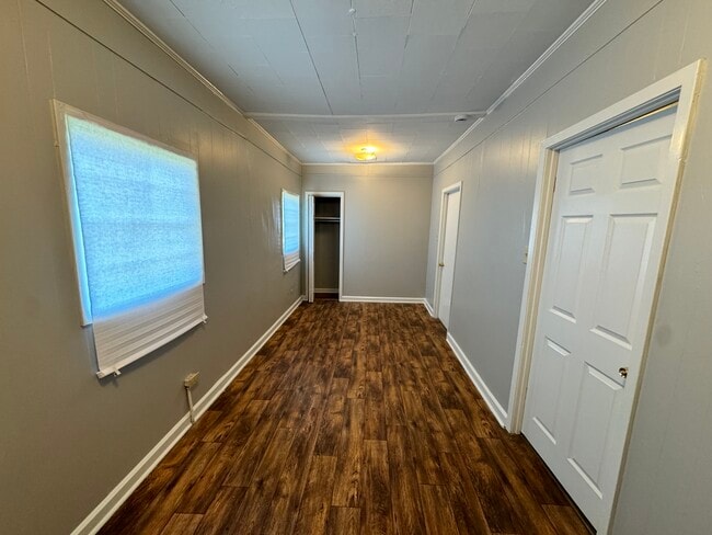 Building Photo - 203 Carlton Dr