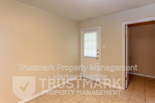 Building Photo - 1907 Windward Dr