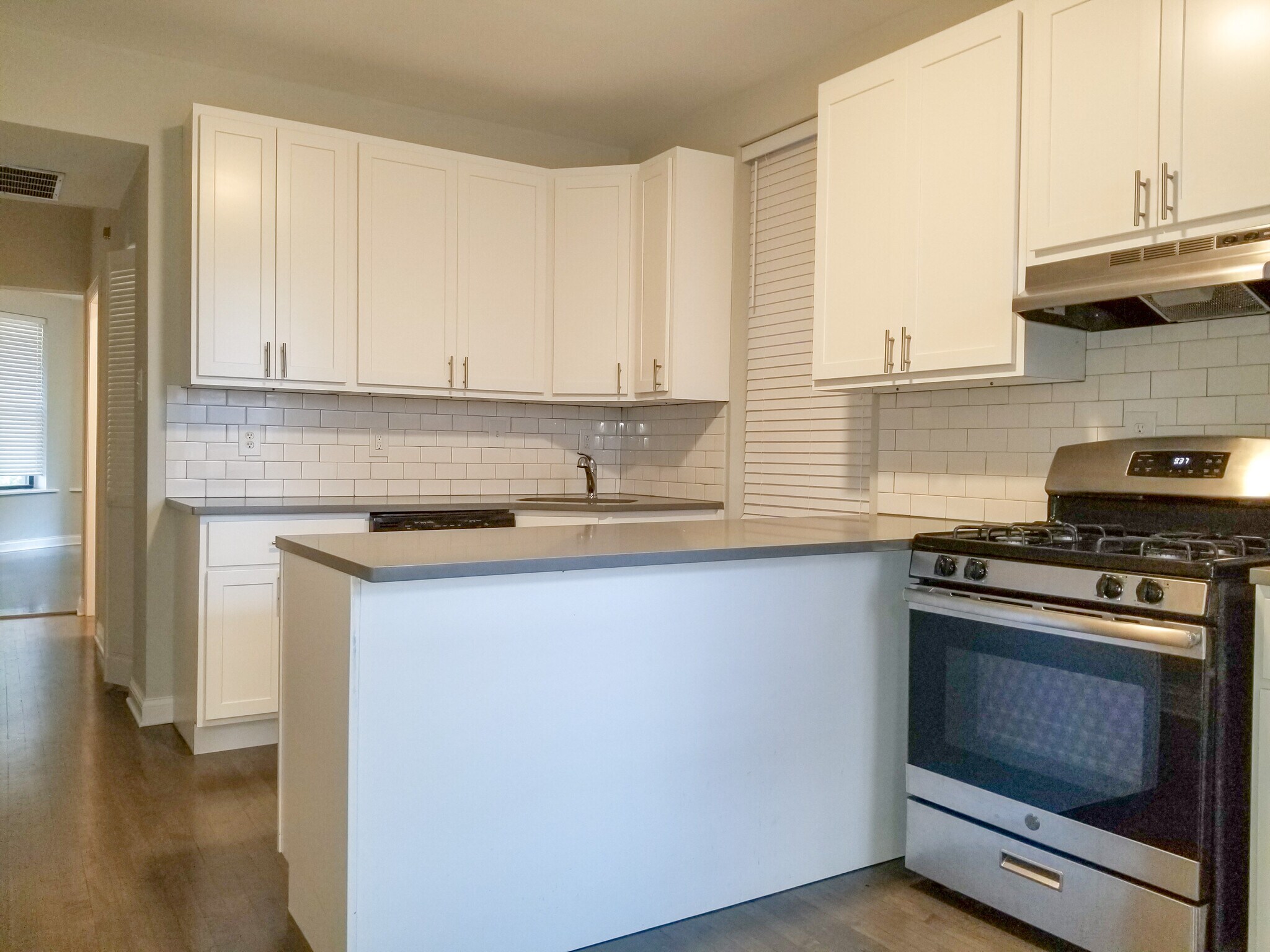 Building Photo - 2730 N Wayne Ave