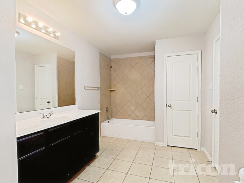 Building Photo - 7007 Capeshaw