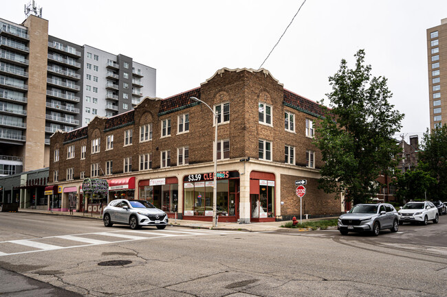 Building Photo - 1810 N Farwell Ave