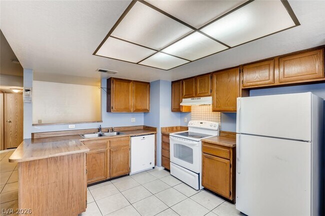 Building Photo - 3771 Shirebrook Dr