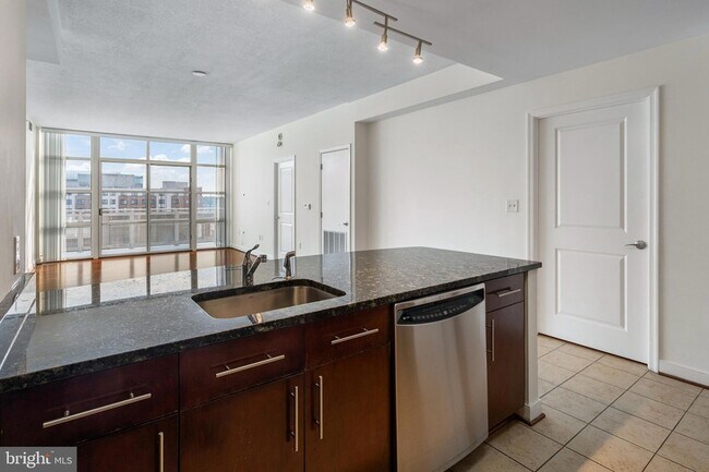 Building Photo - 157 Fleet St