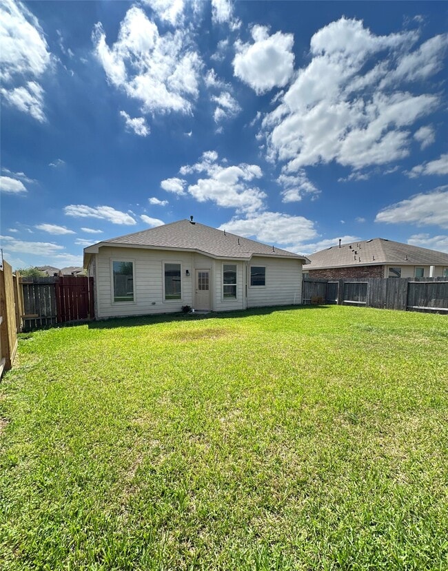 Building Photo - 5202 Lilac Hollow Ln