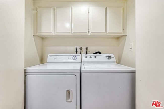 Building Photo - 2053 Majorca Dr