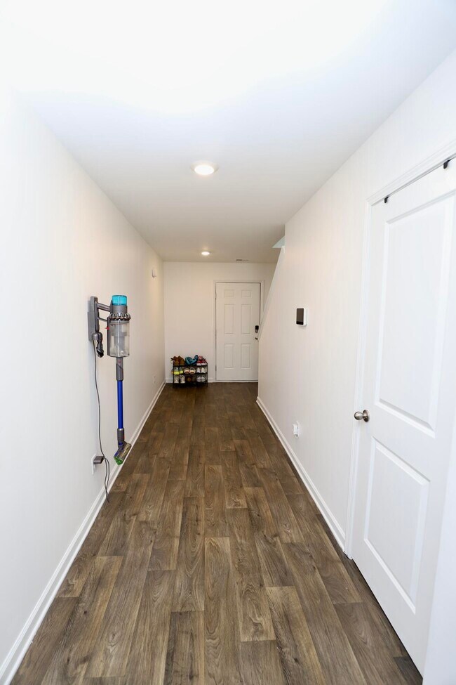 Building Photo - 2037 Elmridge Rd