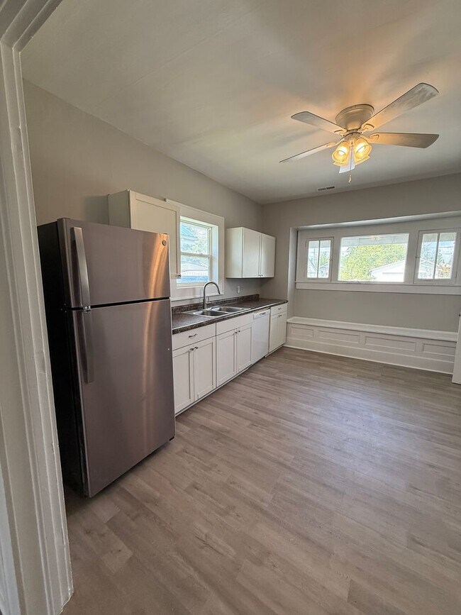 Building Photo - 2 Bed 2 bath remodeled home