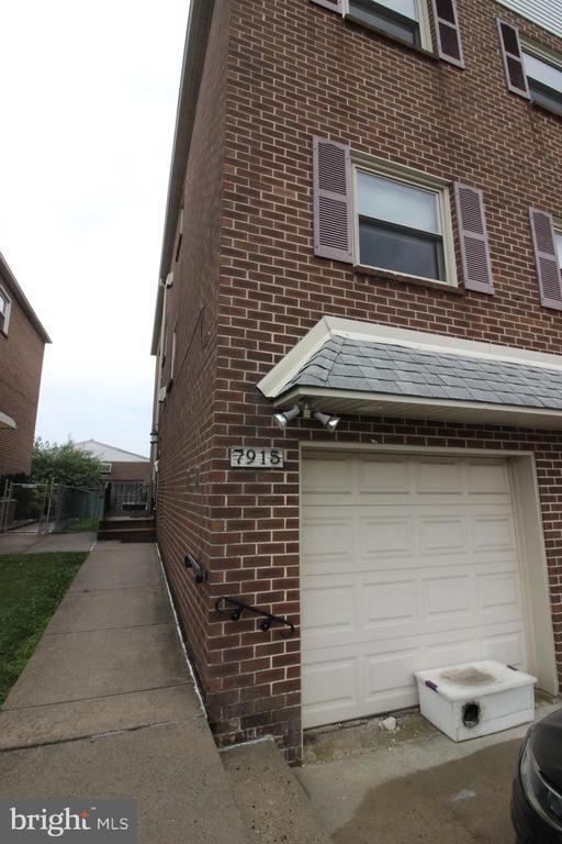 Building Photo - 7915 Fairfield St