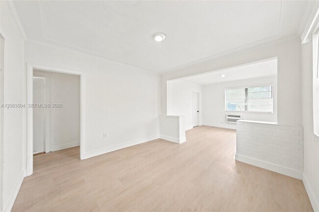 Building Photo - 119 NE 56th St