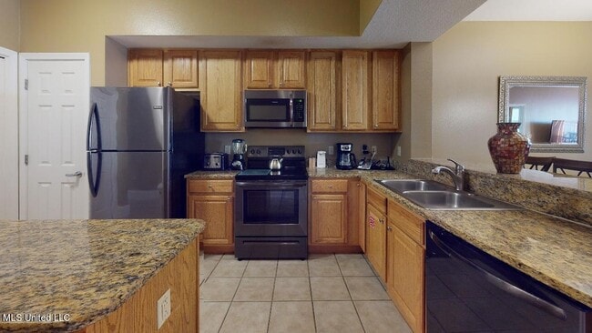 Building Photo - 2228 Beach Dr