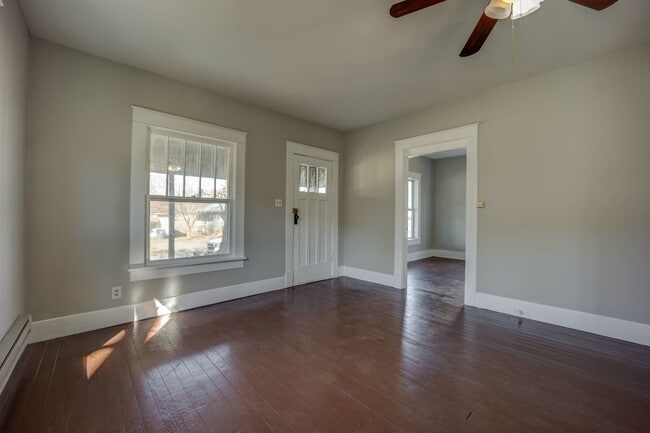 Building Photo - Freshly Updated 3 Bedroom Home