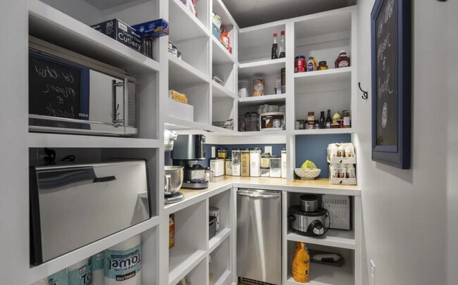 Building Photo - NEW LISTING!!!!!