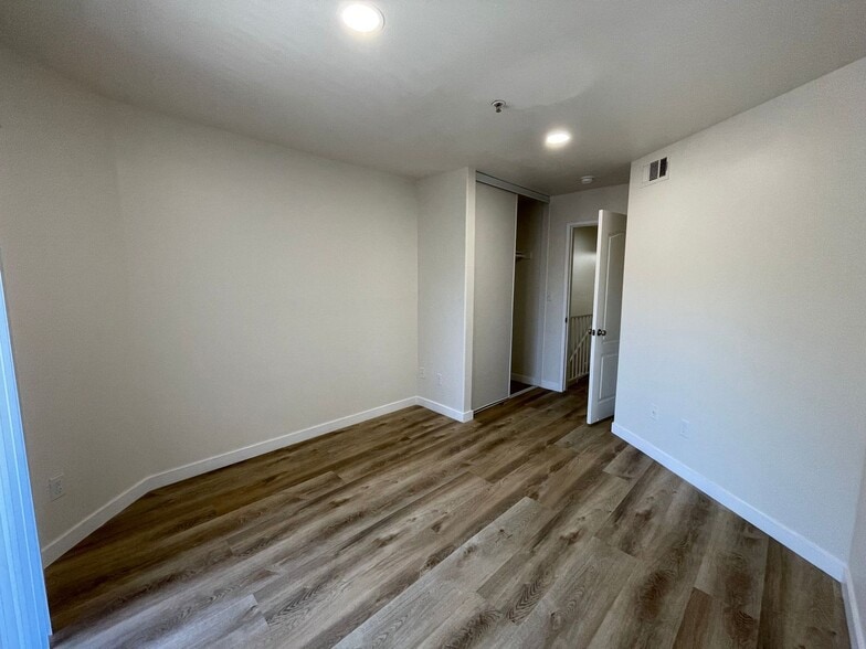 Building Photo - 7323 Winnetka Ave