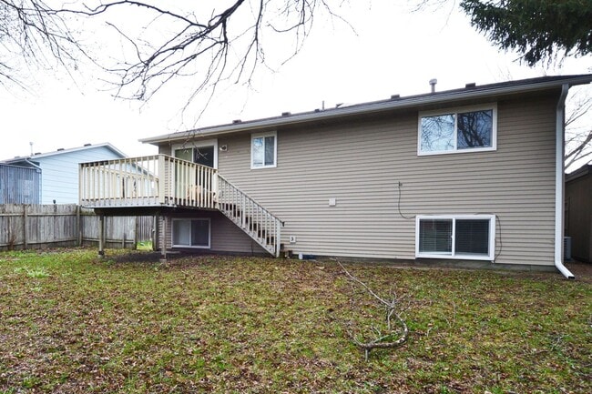 Building Photo - 1728 84th Ct N