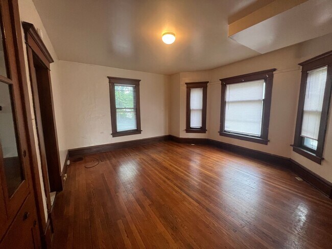 Building Photo - 60 E Lane Ave