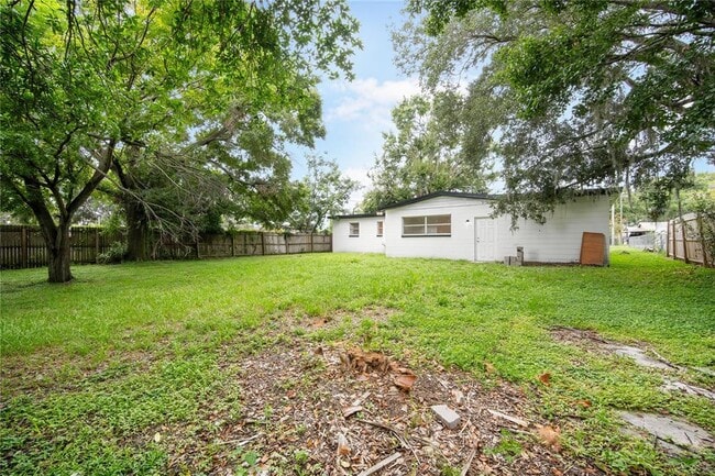 Building Photo - 9618 Pineridge Ave