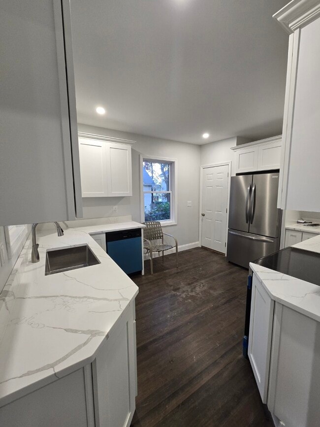 Building Photo - 70 Lancaster St