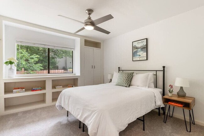 Building Photo - 802 Ramble Ln