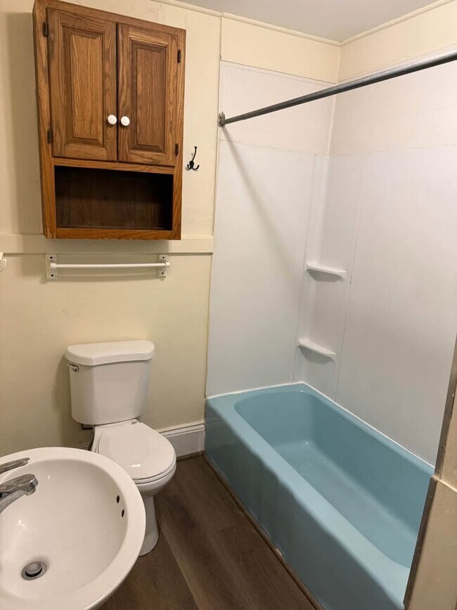 Building Photo - 668 Montrose Ave SE