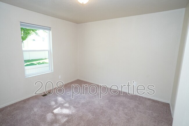 Building Photo - 201 W Lava Falls Dr