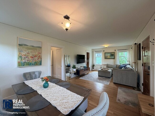 Building Photo - Fully Furnished North Tacoma Home Near Ruston Way & Stadium District!