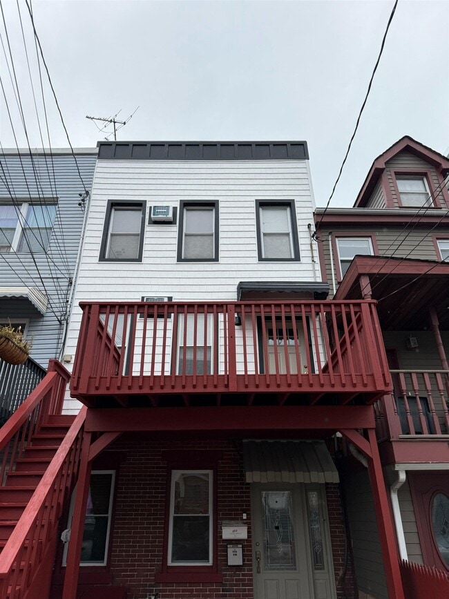 Building Photo - 353 5th St