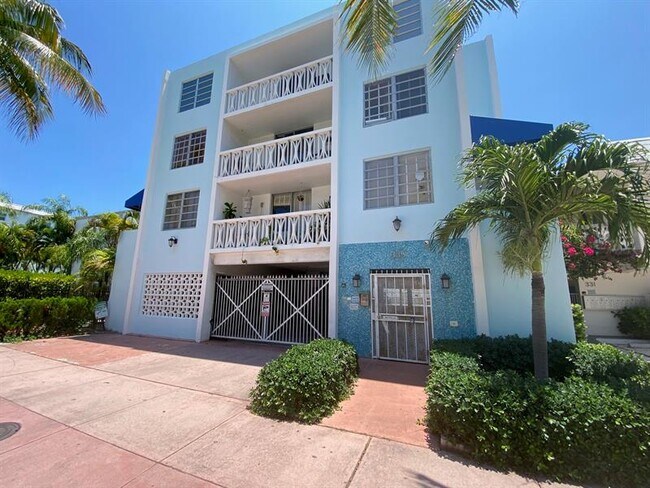 Building Photo - 335 Collins Ave