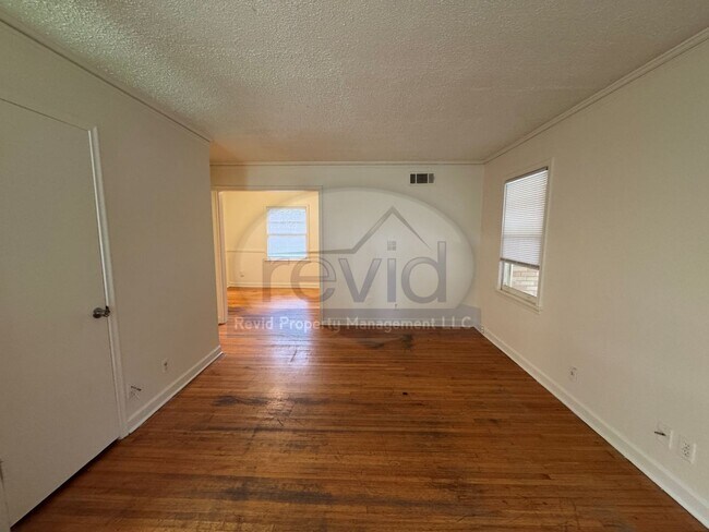 Building Photo - 4770 Verne Rd