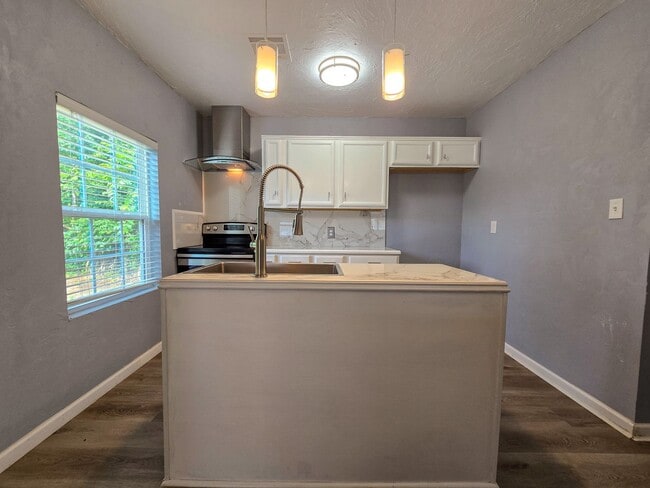 Building Photo - Cute 2 or 3 bedroom 1 bath near OBU