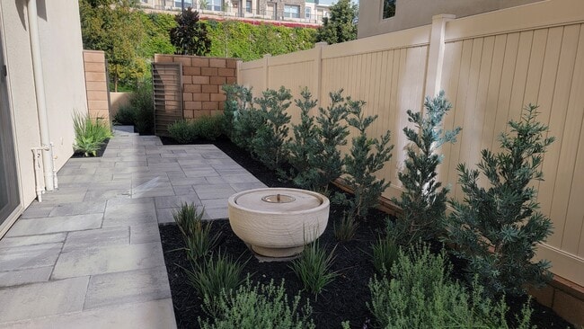 Building Photo - 590 Catalonia