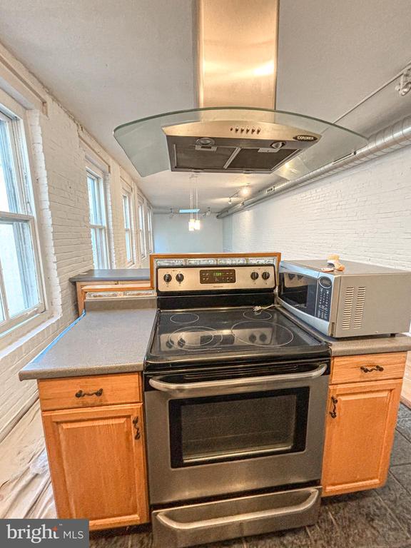 Building Photo - 212 Race St