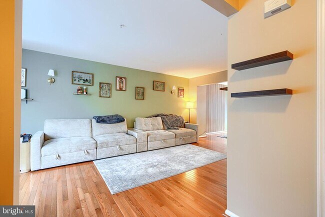 Building Photo - 215 Gracecroft Ct