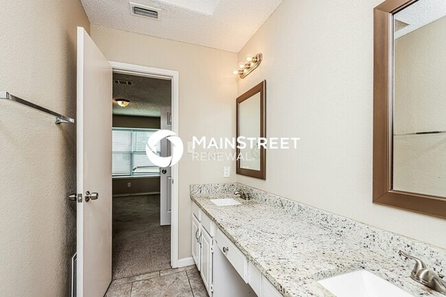 Building Photo - 4 Bedroom Pet-Friendly Home in Mesquite, TX with Main Street Renewal