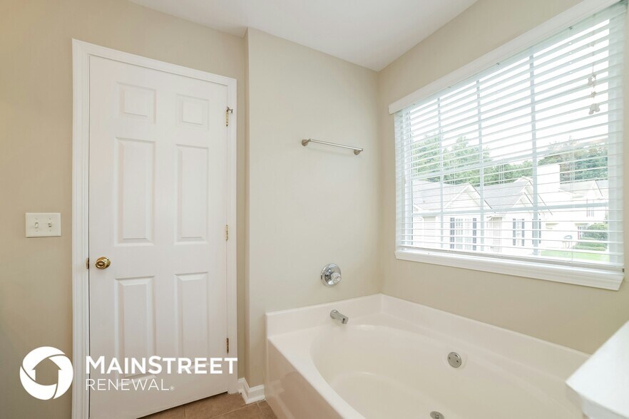 Building Photo - 3848 Valley Creek Dr