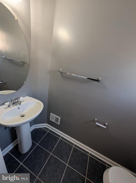 Building Photo - 1891 Crescent Park Dr