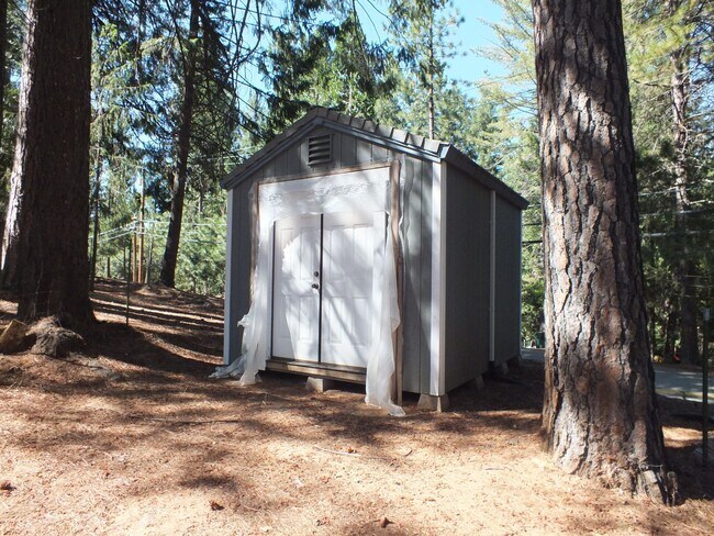Building Photo - 5680 Azalea Cir