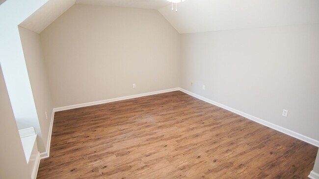 Building Photo - Lakeside Schools/Rehabbed and Ready for Move In. (NO PETS)