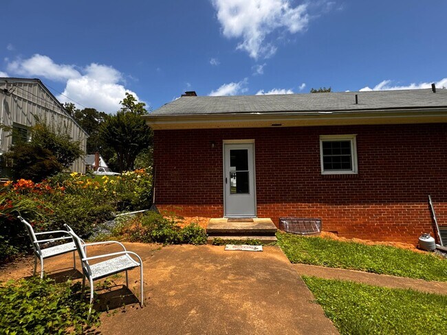 Building Photo - 1506 Broad Ave