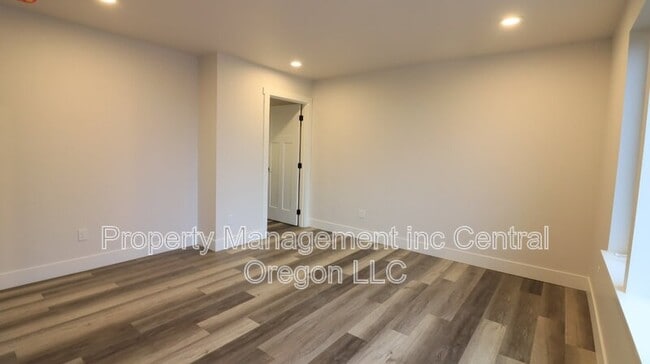 Building Photo - 61379 Brosterhous Road