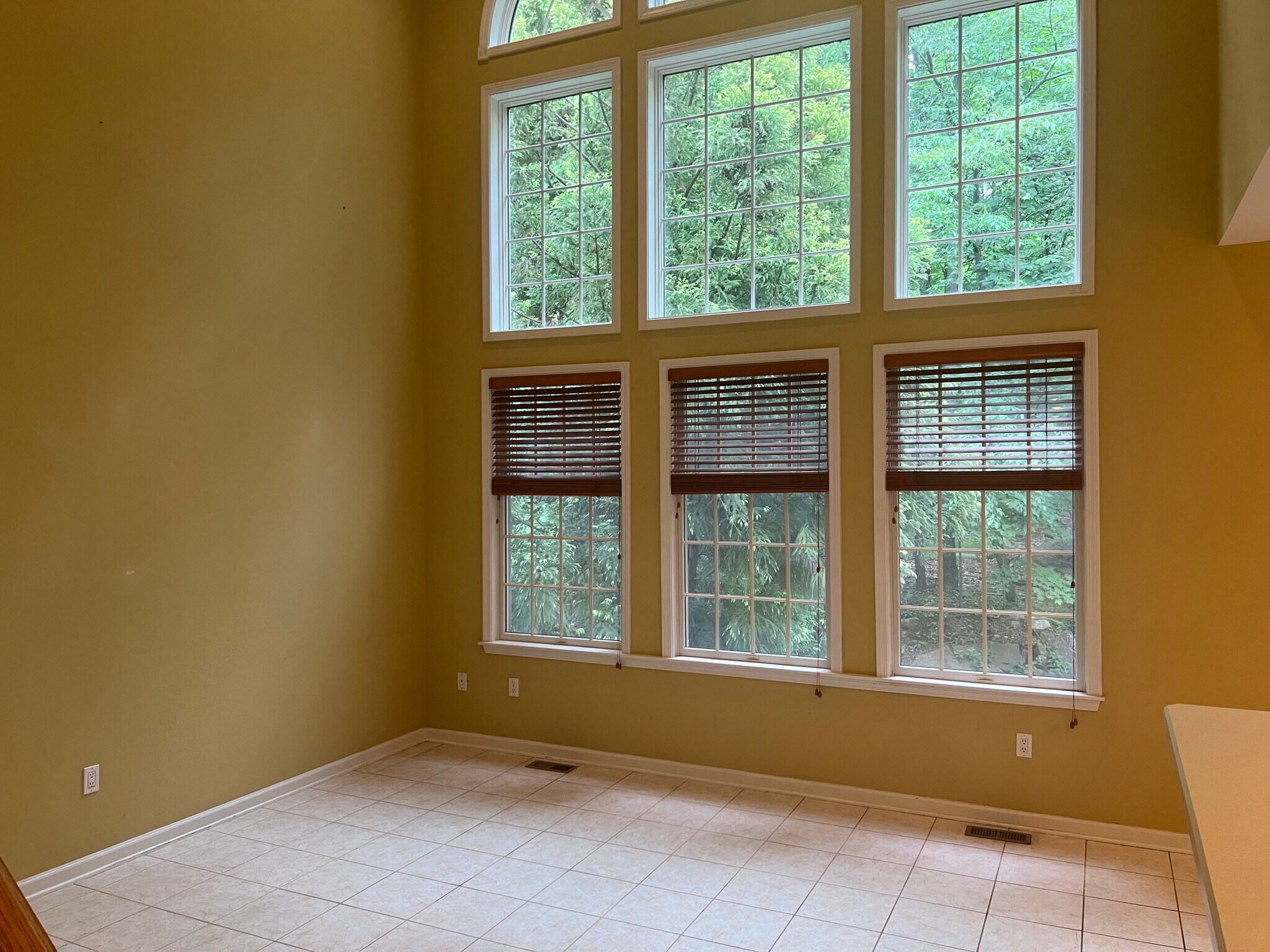 Building Photo - 75 Spring Hill Cir
