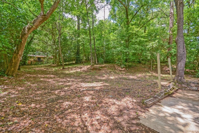 Building Photo - 1138 Perry Hill Rd