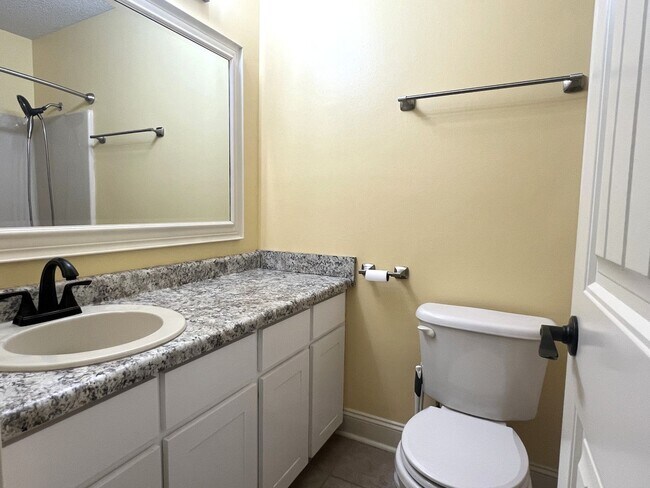 Building Photo - Great Home in Dove Cove Subdivision