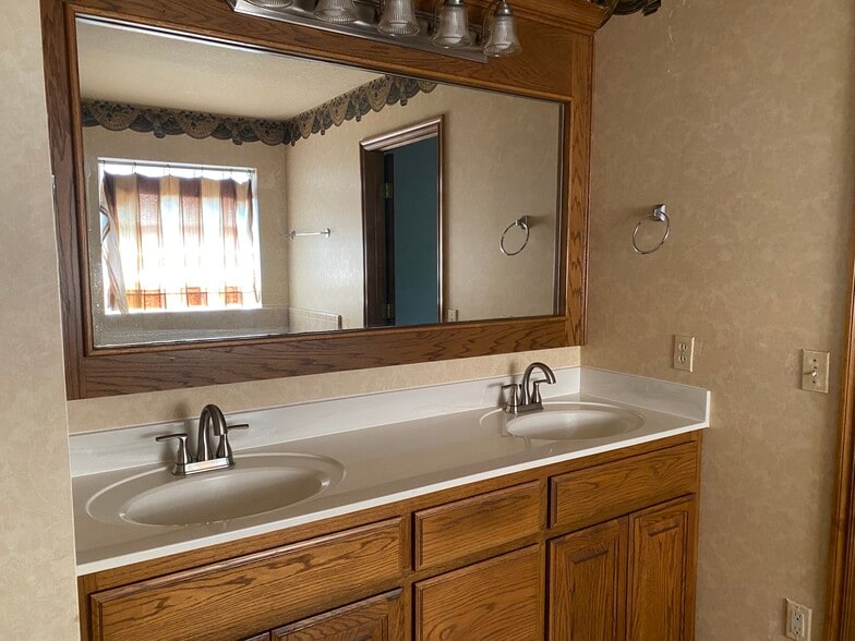 Primary Bath - 8420 NW 106th St