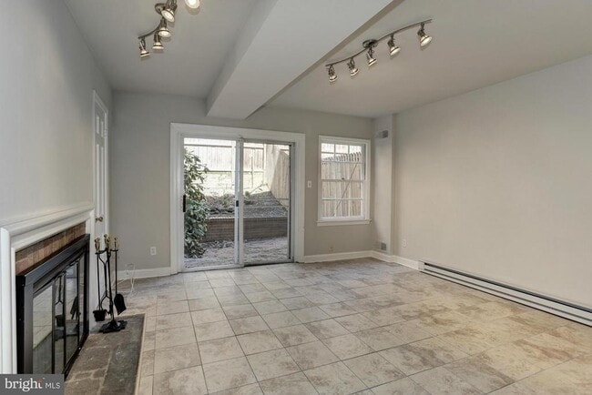 Building Photo - 2531 Queen Annes Ln NW