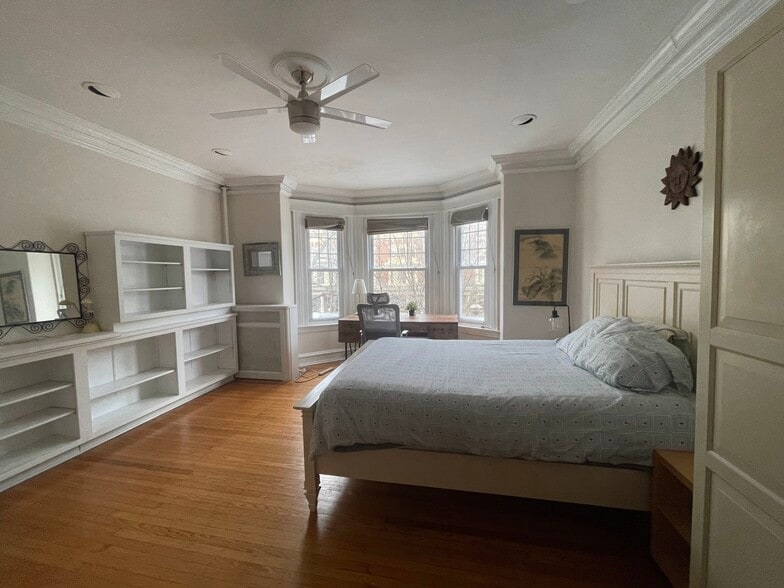Bedroom Avail Nov 1st - 4646 Hazel Ave