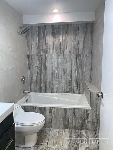 Building Photo - Quincy Street