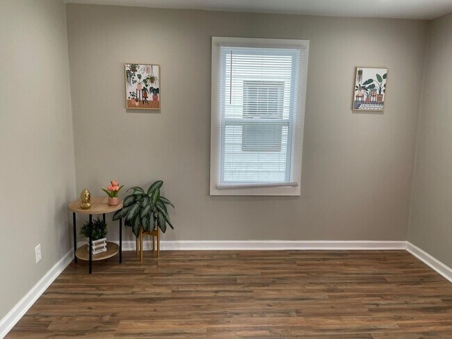 Building Photo - Coming Soon! | Renovated 2BR Home + Bonus Room | Available March 1st